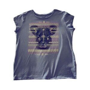 Gray shirt fit to make a girl feel special.